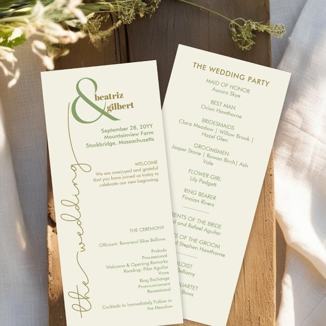Programa de Casamento Minimalista Moderno e Verde (Simple modern wedding program with an elegant ampersand monogram in cream, olive green and moss)