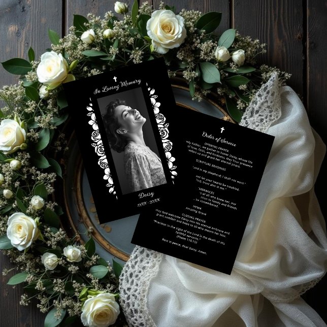 Programa Exquisite Minimalist Floral Black & White Floral (Exquisite Minimalist Floral Black & White Floral Garlands Funeral Programs.)