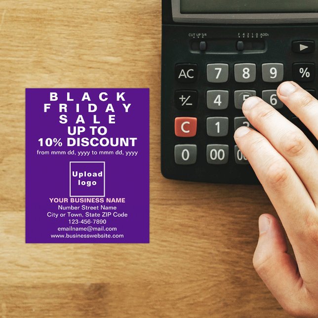 Promoção de Black Friday de Negócios em Flyer Roxo (Black Friday Sale on purple flyer)