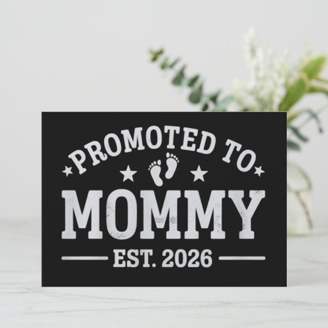Promovida a Mamãe est. 2026 Anúncio de Bebê Mamãe (Em pé/Frente)