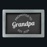 Promovido Ao Vovô Est. 2024 I<br><div class="desc">Legal design, perfeito para qualquer novo avô. Incrível maneira de anunciar uma gravidez ao seu pai! "Promovido ao vovô est 2024" citação divertida para todos os homens que já amam seus netos. Dê isso ao seu pai no Dia de os pais ou comprar, se você é o melhor avô novo...</div>