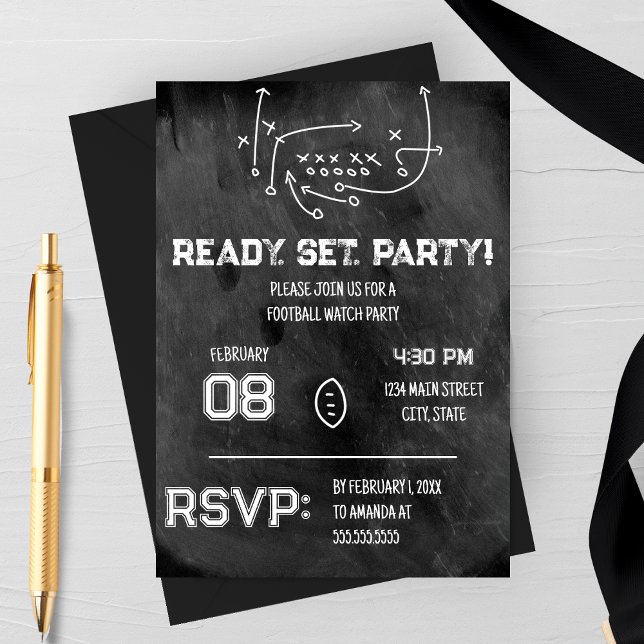 Pronto, Vamos Festejar Convite para Assistir ao Fu (Ready Set Party | Xs and Oxs | Football Watch Party Invitation | Black Chalkboard)