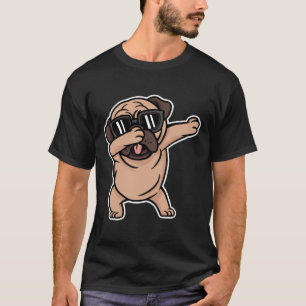 Pug Dabbing Com Óculos De Sol Essencial T-Shirt 57