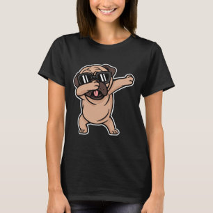 Pug Dabbing Com Óculos De Sol Essencial T-Shirt 57