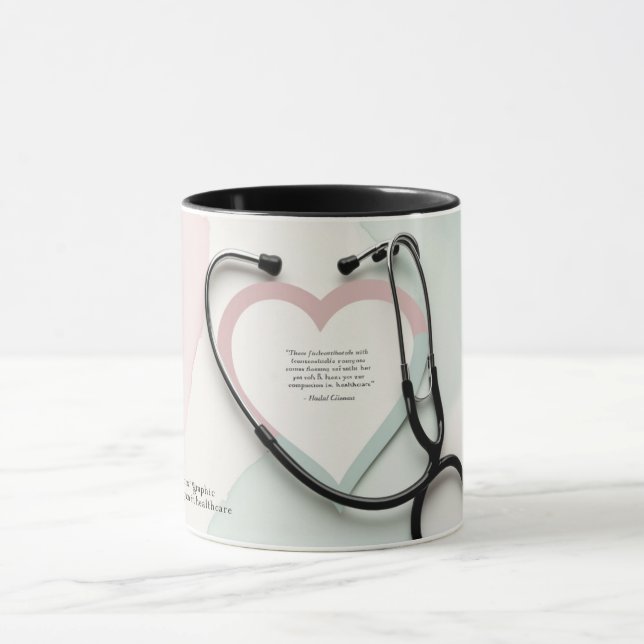Pulsação do Cuidado: Caneca com Coração e Estetosc (Centro)