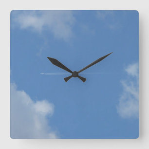 Quadrado relógio céu azul avião traça