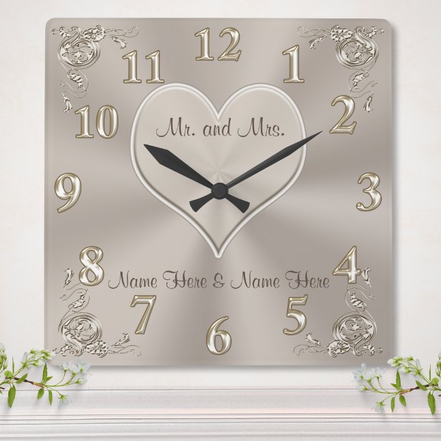 Quadrado Relógio de Champanhe do Sr. e Sra. Gifts (Personalized Bridal shower gifts. Heart gift, Taupe Wall Clock. Personalized wall clock wedding gift)