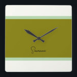 Quadrado Relógio de Monograma Moderno<br><div class="desc">Este Relógio de Borboleta vai adicionar um toque de charme e elegância a qualquer sala. Apresentando uma design de borboleta lindamente detalhada, sua estética moderna e seu estilo suave e gracioso fazem dela a peça de sotaque perfeita para uma casa de verão, quarto ou espaço vivo. Uma adição de eterno...</div>