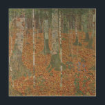 Quadro De Madeira Birch Forest por Gustav Klimt, Vintage Art Nouveau<br><div class="desc">Birch Forest (c. 1903), de Gustav Klimt, é uma pintura típica da Era Vitoriana Simbiolismo das belas artes, que apresenta uma cena natural. Uma floresta com pássaros e folhas no outono, com folhas castanhas espalhadas no chão. Sobre o artista: Gustav Klimt (1862-1918) era um pintor simbolista austríaco e um dos...</div>