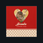 Quadro De Madeira Foto personalizada Foto Red Frame Moderno Aniversá<br><div class="desc">A design tem quadros vermelhos no centro e padrões vermelhos de corações brancos e textos modernos de caligrafia que podem ser adaptados a sua preferência. Substitua a foto no centro por sua própria foto. Vai fazer um belo costume feito presentes para sua família e amigos ou para seu próprio bem-estar....</div>