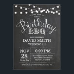 Quadro do aniversário de 21 anos do convite do<br><div class="desc">Convite do CHURRASCO do aniversário. Fundo do quadro do convite do aniversário de 21 anos com luzes da corda. 13o 15o 16o 18o 20o 2ø 30o 40th 50th 60th 90 100th do 80 do 70, alguma idade. Aniversário adulto. Festa de aniversário do homem da mulher ou do homem. Para uma...</div>