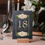 Quadro Dourado de Rosa Branca | Cartões de Mesa<br><div class="desc">Um fundo de Chalkboard rústico com arranjos florais de rosa branco no topo e no fundo de uma armação de ouro. Se precisar de itens correspondentes,  entre em contato comigo.</div>