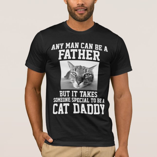 QUALQUER HOMEM PODE SER UM PAI, CAMISETAS Cat DADD (Frente)