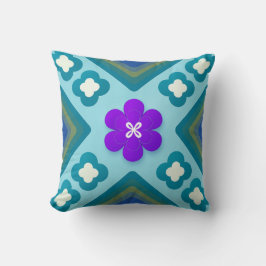 Quatrefoil Blossom Pulse — Almofada Decorativa