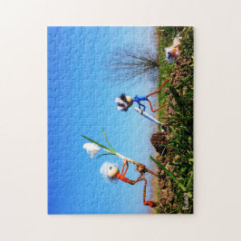 Quebra-cabeça 2 Fubby's die een bol krokus planten.