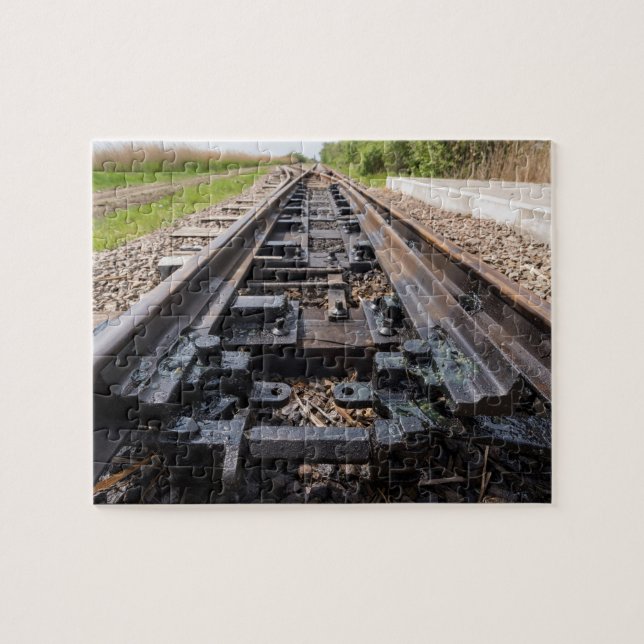 Quebra-cabeça A Linha Ferroviária Desaparece À Distância (Horizontal)