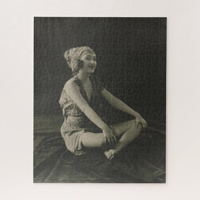 Quebra-cabeça Ame uma pobre garota de barriga sentada entre pern (Vertical)