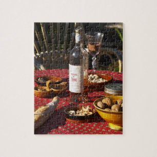 Quebra-cabeça Aperitivo e aperitivos preparados: pão, azeitonas,