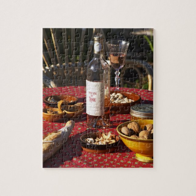 Quebra-cabeça Aperitivo e aperitivos preparados: pão, azeitonas, (Vertical)