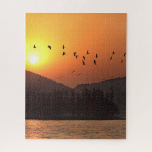 Quebra-cabeça Aves voando em Céu Sunset sobre lago Leste