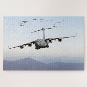 Quebra-cabeça Avião C-17 Globemaster III voa sobre Blue Ridge