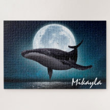 Baleia-jubarte sobre lua cheia