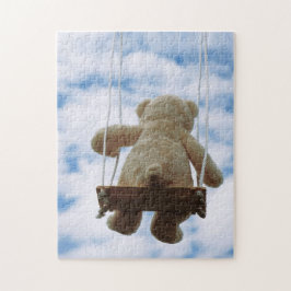 Quebra-cabeça Beertje op schommel met bewolkte blauwe lucht.