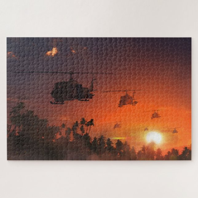 Quebra-cabeça Bell UH-1 Iroquois "Huey" - Militares Icônicos (Horizontal)