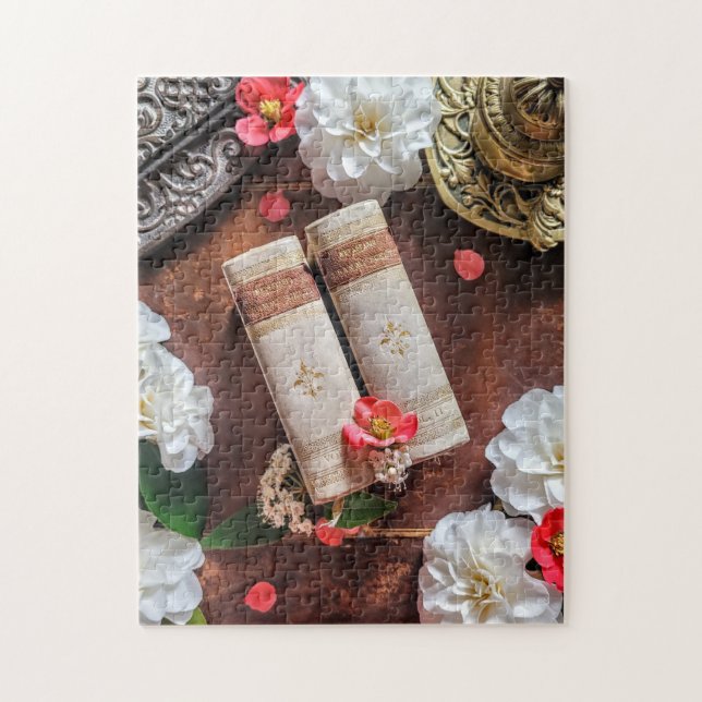 Quebra-cabeça Biblioteca de Livros Antigos e Camélias (Vertical)