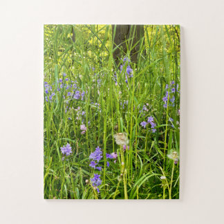 Quebra-cabeça Bluebells & Dandelions in Wild Spring Grass