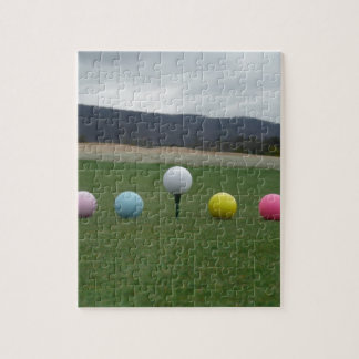 Quebra-cabeça Bolas de Golfe de cor brilhante em uma montanha