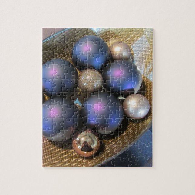 Quebra-cabeça Bolas de Vidro Elegante num Prato Dourado (Vertical)