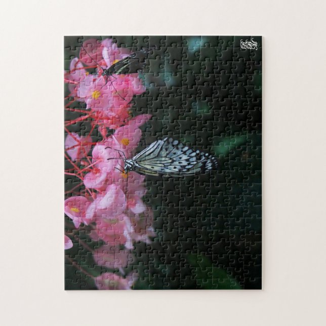 Quebra-cabeça Borboleta Pendurada em Flores (Vertical)