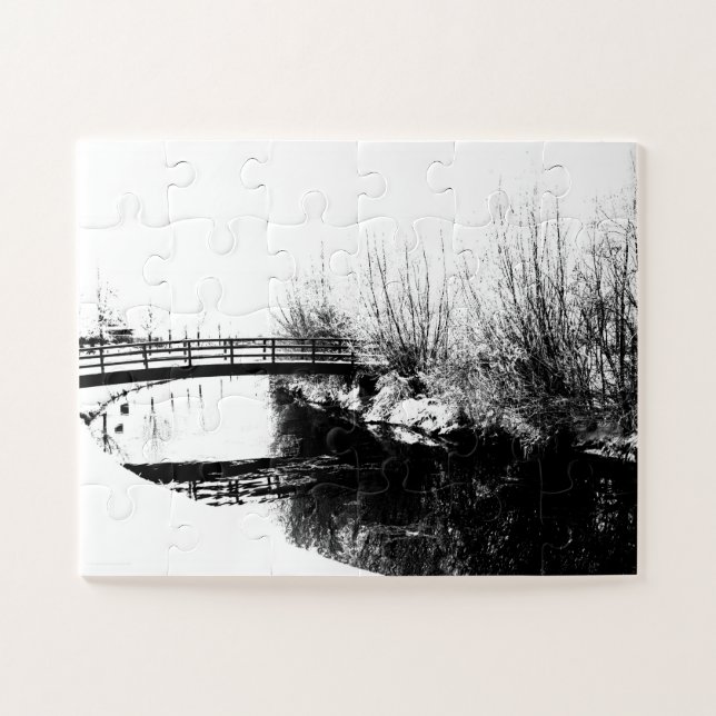 Quebra-cabeça Bridge and Stream Winter Scene 11x14 30pc jpcna (Horizontal)