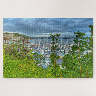 Quebra-cabeça Brixham Marina: Vista Costeira Através das Folhas
