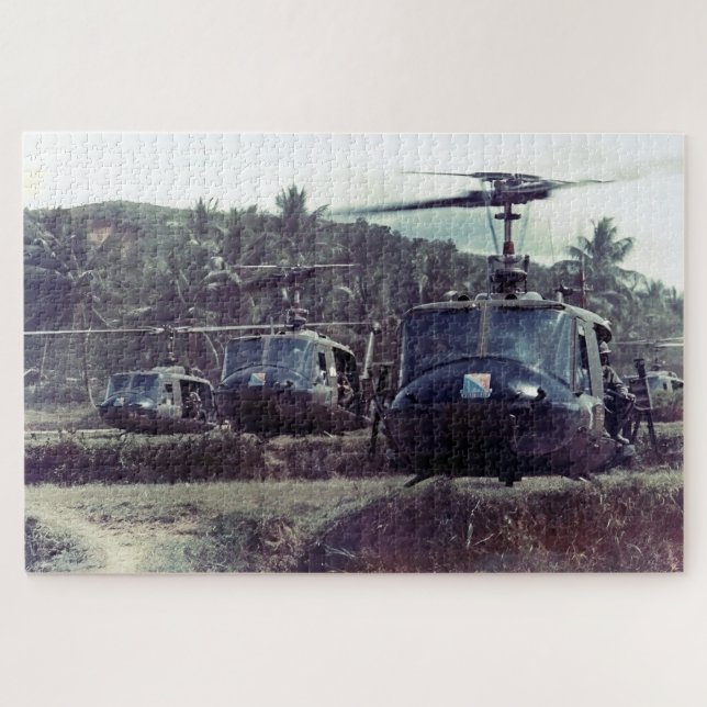 Quebra-cabeça Bruce Crandall Liderando Formação de UH-1 Huey (Horizontal)