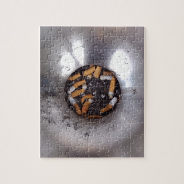 Quebra-cabeça Bumbuns de cigarros no cinturão fumadores de prata (Vertical)