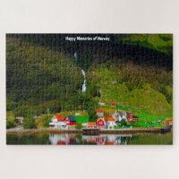 Cachoeira no fiorde da Noruega Escandinávia. Quebr