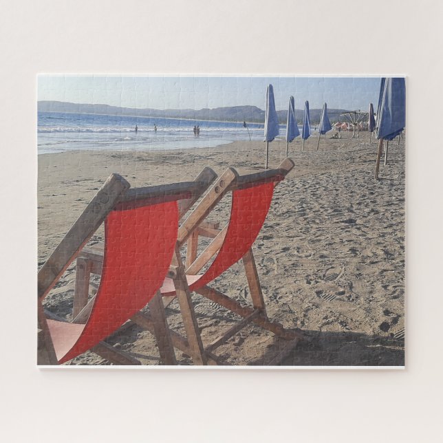 Quebra-cabeça Cadeiras Vermelhas na Praia de Areia (Horizontal)