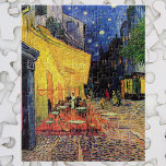 Quebra-cabeça Café Terrace à noite por Vincent van Gogh<br><div class="desc">Café Terrace, no Place du Forum, de Vincent van Gogh, é uma pintura de paisagens arquitetônicas de apos impressionismo de arte. Uma vista exterior de um restaurante com mesas, cadeiras, garçons e jantar em pessoas. Uma bela noite com estrelas no céu em Arles, França. Sobre o artista: Vincent Willem van...</div>