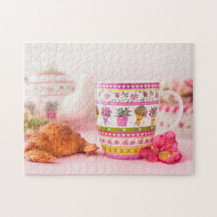 Quebra-cabeça Caneca com chá, Croissant e flor