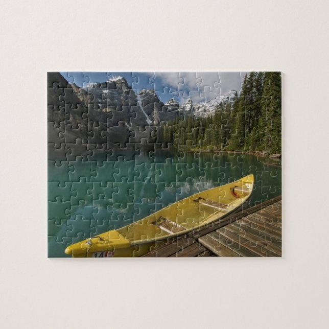 Quebra-cabeça Canoa estacionada em um cais ao longo do Lago Mora (Horizontal)