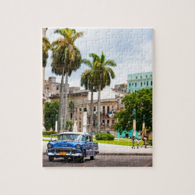 Quebra-cabeça Carros antigos na rua de Havana (Vertical)