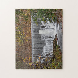 Quebra-cabeça Cascata de madeira em cascata e folhagem de queda