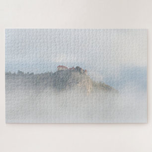 Quebra-cabeça Castelo sangrado cercado por nuvens