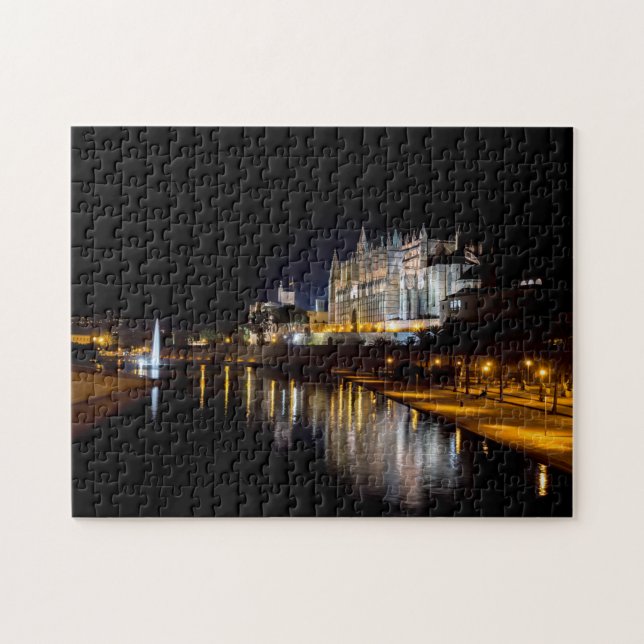 Quebra-cabeça Catedral de Palma de Maiorca à noite - Espanha (Horizontal)