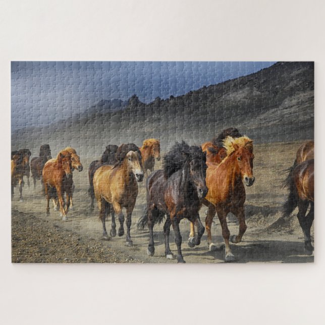 Quebra-cabeça Cavalos Selvagens Montanhas de Deserto Poeirentas  (Horizontal)