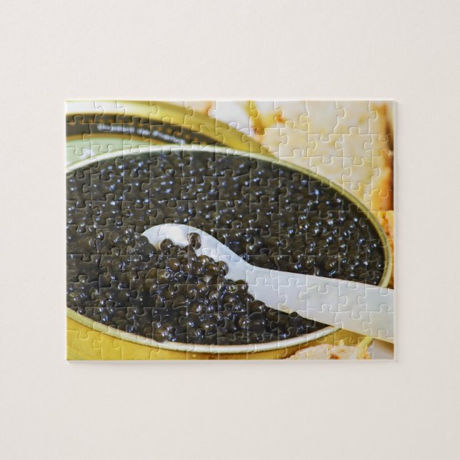 Quebra-cabeça Caviar preto e uma colher de madrepérola para (Horizontal)