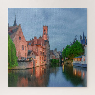 Quebra-cabeça Cidade antiga e torre de Belfry à noite em Bruges