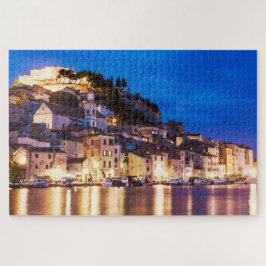 Quebra-cabeça Cidade croata de Sibenik à noite.
